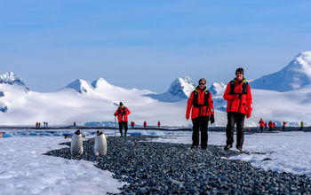 Landing MS Roald Amundsen.