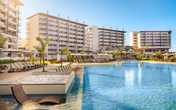 The main pool at Dreams Mazatlan