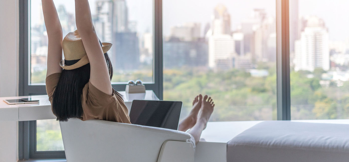 Image: Combining business travel with leisure time. (Photo Credit: iStock/Getty Images Plus/Chinnapong)