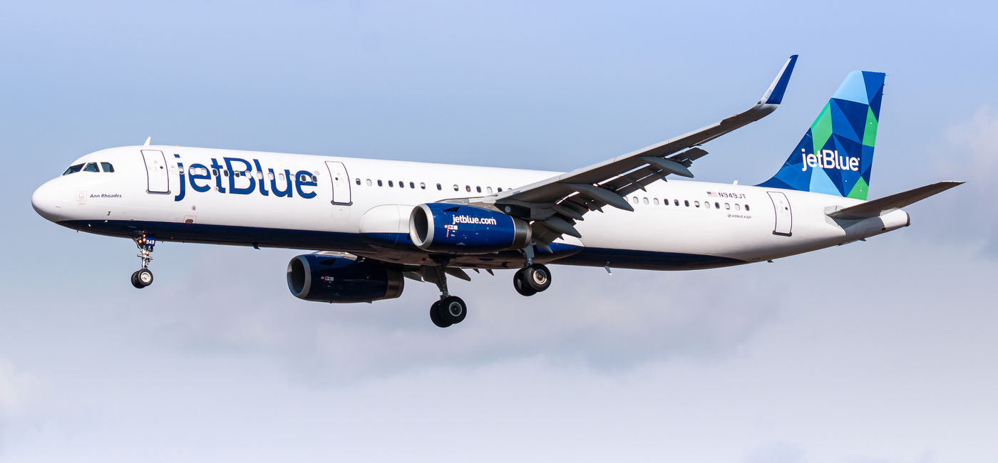 Image: JetBlue Airbus A321-200 landing at JFK Airport. (Photo Credit: Lukas Wunderlich/iStock Editorial/Getty Images Plus)