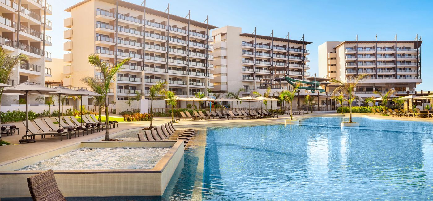 Image: The main pool at Dreams Mazatlan (Photo Credit: Hyatt Hotels Corporation)