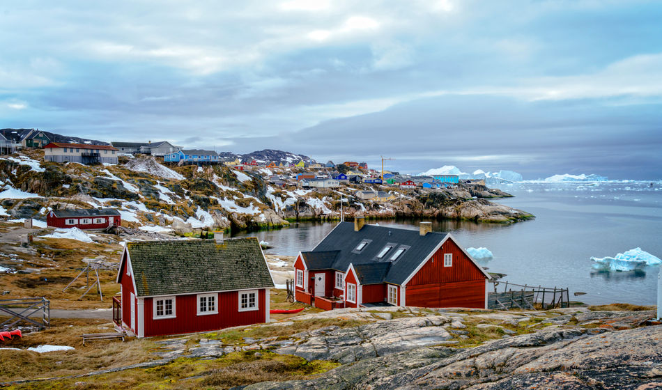 Traditional house in Greenland (Explora_2005 / iStock / Getty Images Plus)