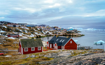 Traditional house in Greenland (Explora_2005 / iStock / Getty Images Plus)