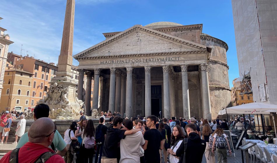 Rome crowds