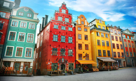 Stortorget place in Gamla stan, Stockholm (photo via adisa / iStock / Getty Images Plus)