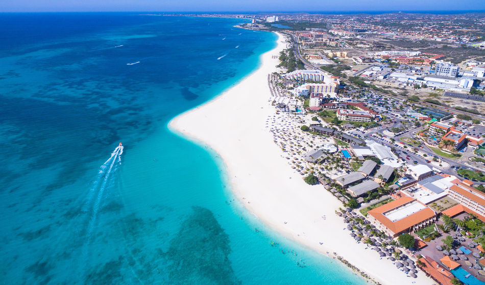 A picturesque Aruban coastline.