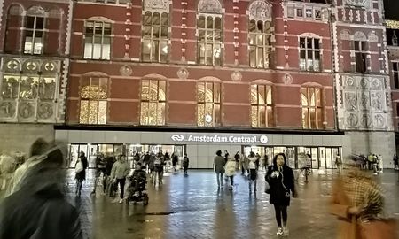 Amsterdam Centraal, Amsterdam train station